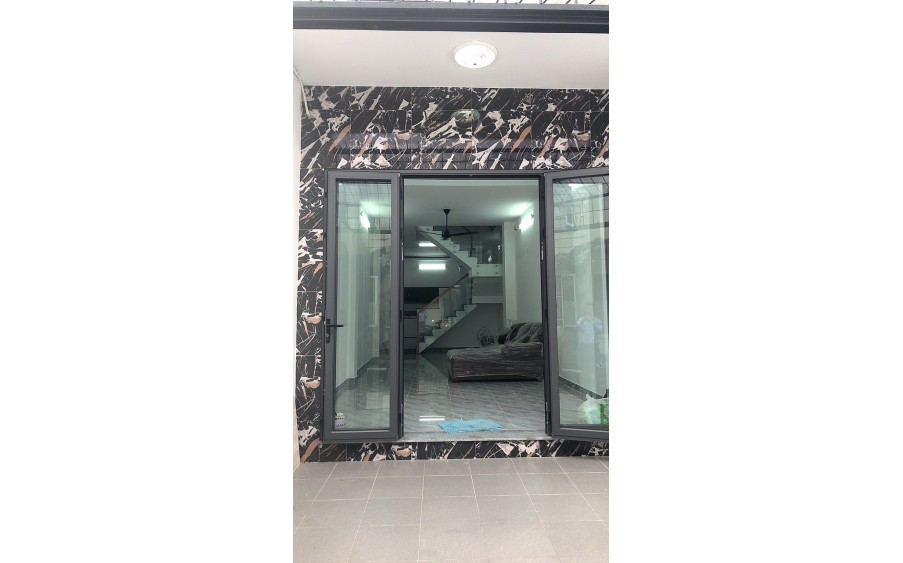 Bán Nhà Ngay Chợ Hoàng Hoa Thám Tân Bình Xe Tái Tránh _ Cực Rẻ_97m2, 4 tầng Nhỉnh 10 Tỷ